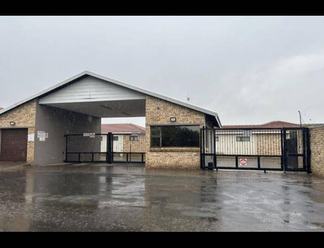 3 BEDROOM TOWNHOUSE FOR SALE IN BRENTWOOD